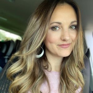 Meet your Posher, Cassandra